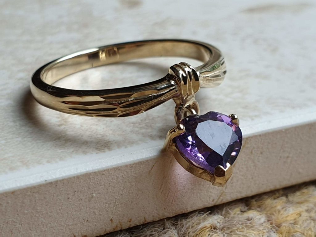 Amethyst Dangling Charm Ring in 9ct Gold, a UK K 1/2 or a US 5 1/2