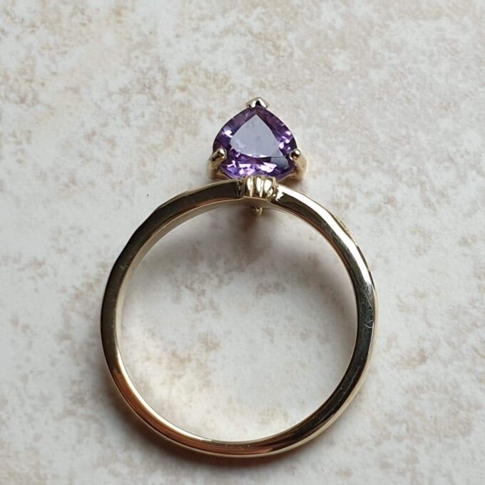 Amethyst Dangling Charm Ring in 9ct Gold, a UK K 1/2 or a US 5 1/2