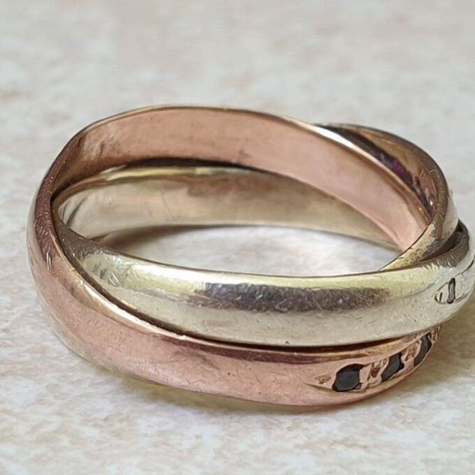 Gemset Three Colour Russian Wedding Ring in 9ct Gold. Gems Afire Vintage Jewellery UK