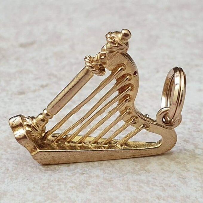Vintage Harp Pendant in 9ct Gold. Gems Afire Vintage Jewellery UK