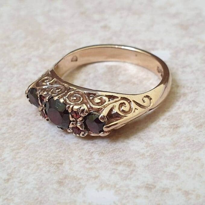 Garnet Gypsy Ring in 9ct Gold. - Gems Afire - Vintage Jewellery UK