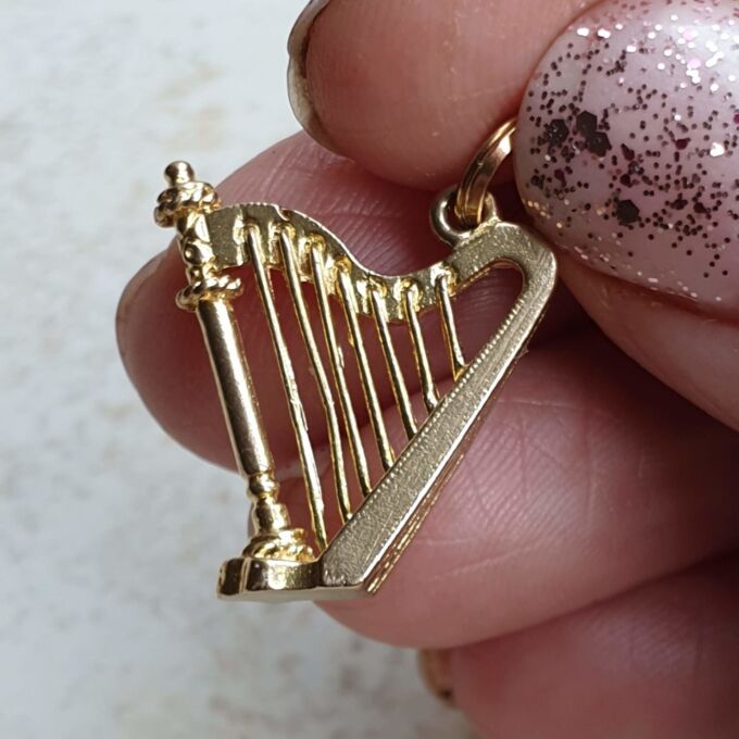 Vintage Harp Pendant in 9ct Gold. Gems Afire Vintage Jewellery UK