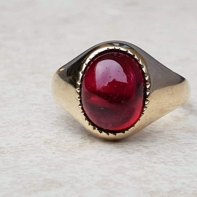 Bold Synthetic Ruby Cabochon Signet Ring in 9ct Gold, a UK M or a US 6 ...